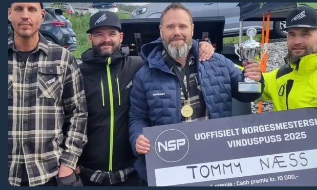 NEAS-teamet med NM-pokalen - Uoffisielt Norgesmesterskap Vinduspuss 2025